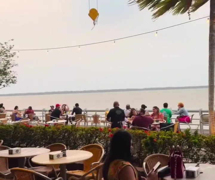 Tables by Guajará Bay